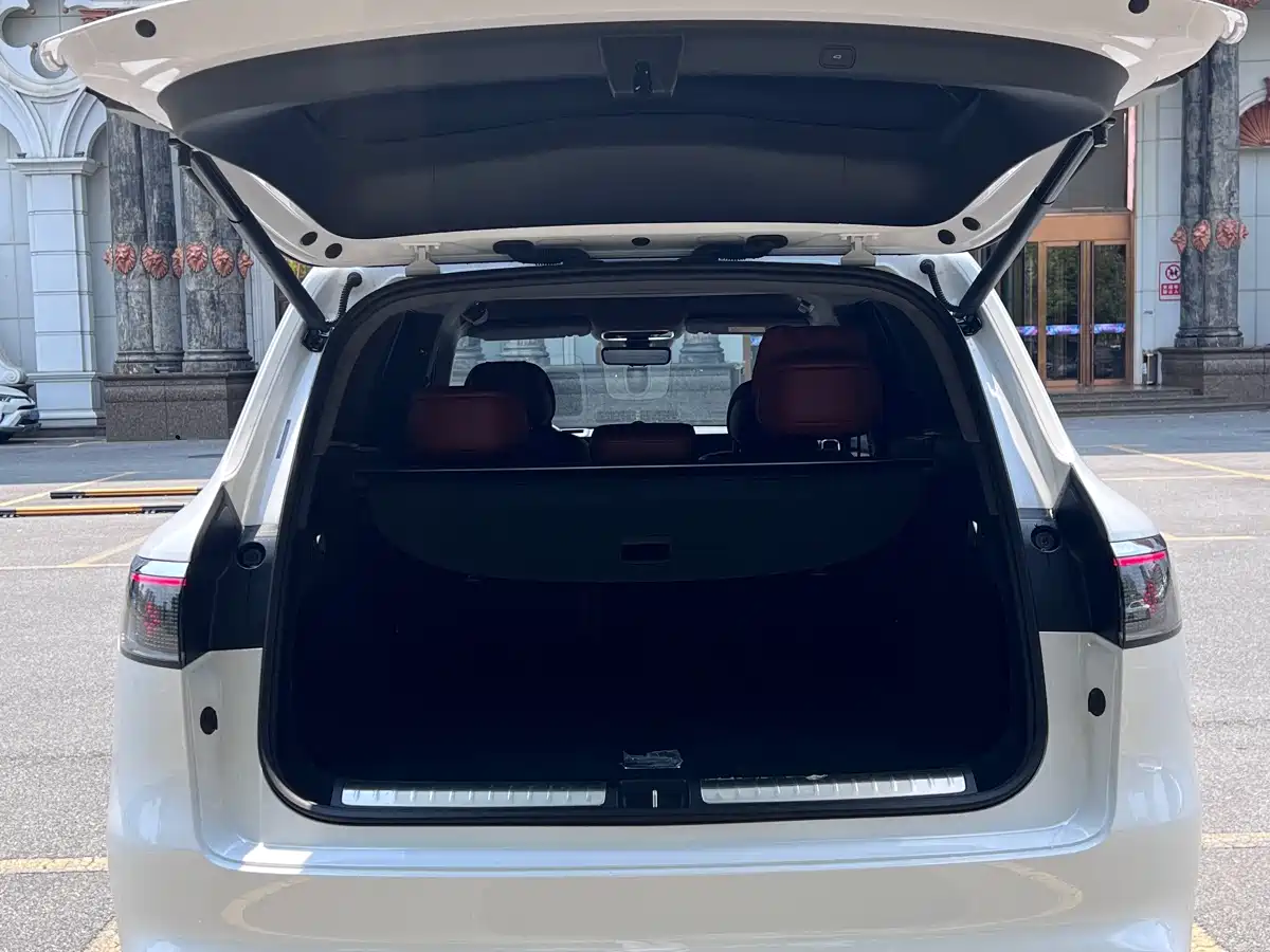 AITO Wenjie AITO M8 2025 Range Extender Max+ Edition 53.4kWh 5-seater фото 9