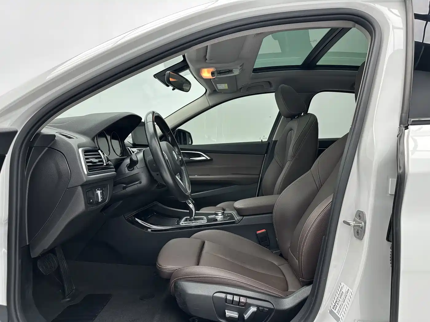 BMW 1 Series 2023 120i M Sport Shadow Edition фото 5