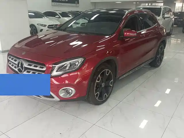 MERCEDES-BENZ GLA