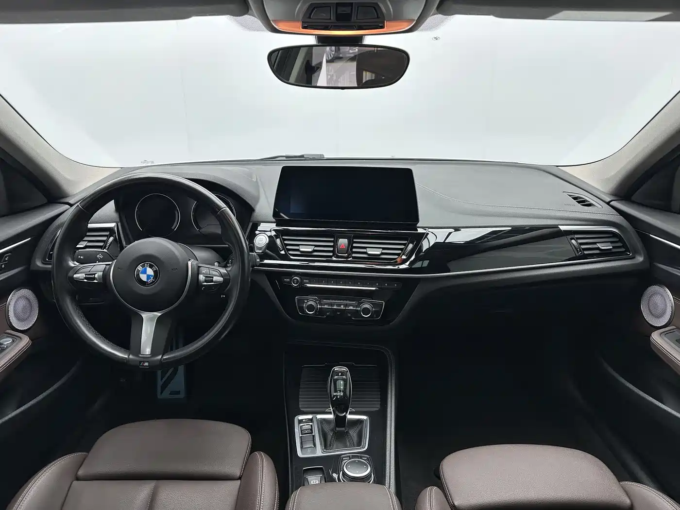 BMW 1 Series 2023 120i M Sport Shadow Edition фото 7