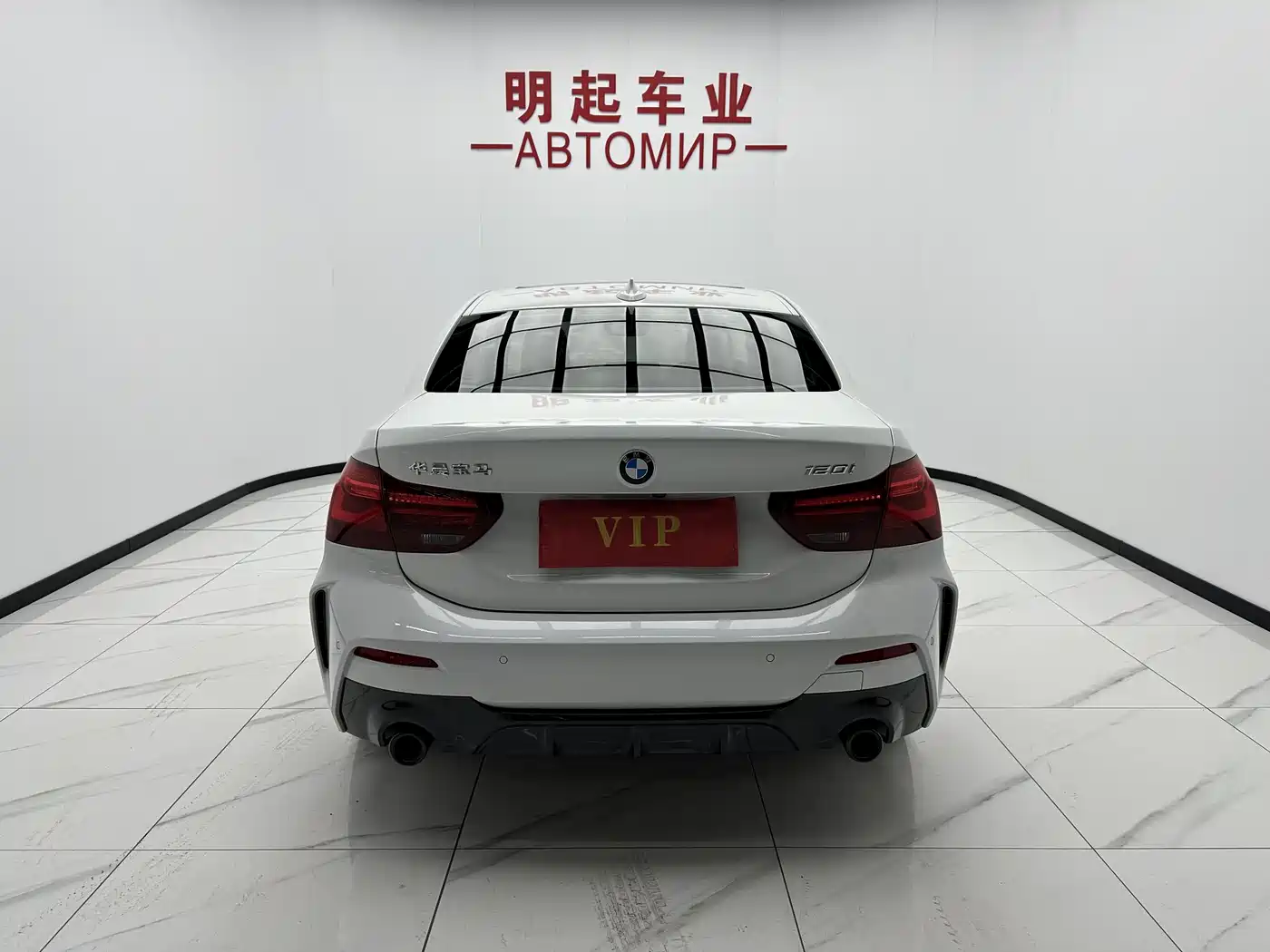 BMW 1 Series 2023 120i M Sport Shadow Edition фото 10