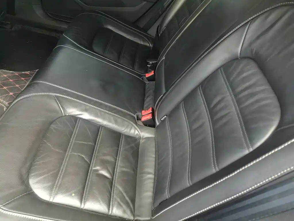 Фото 13 - Volkswagen Passat
