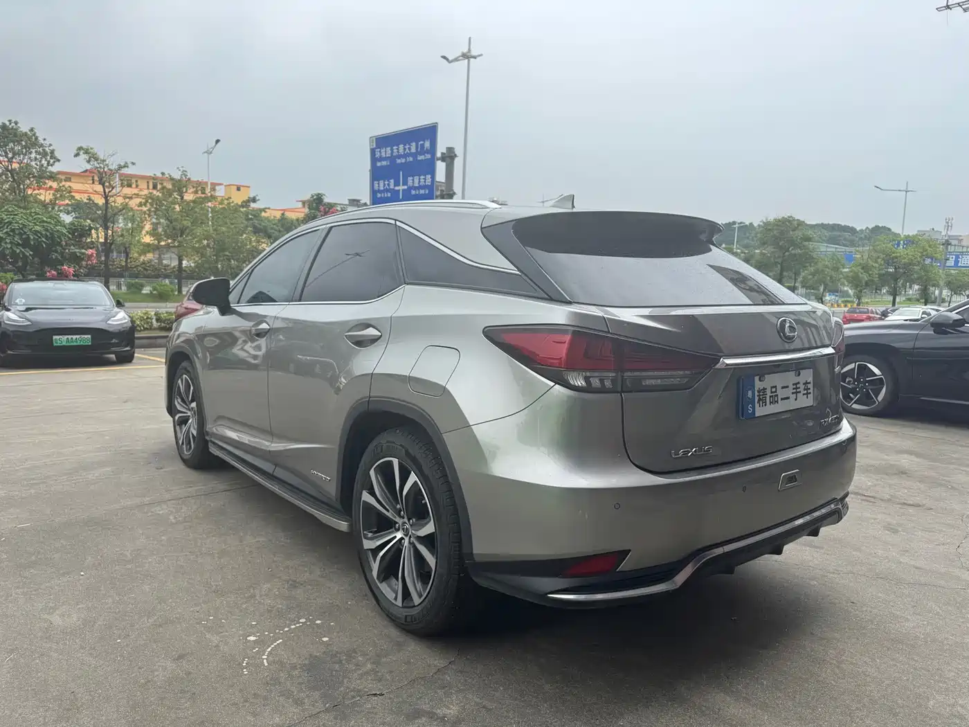 Фото 8 - Lexus RX