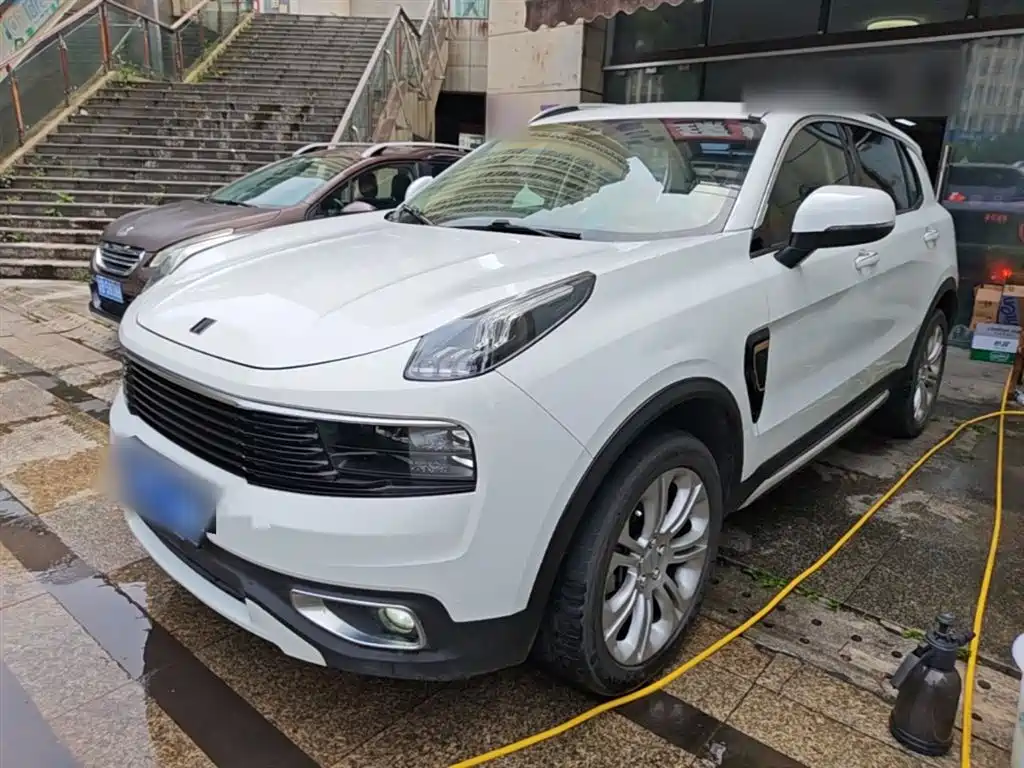Lynk & Co 01 2017 2.0T 2WD Pro Version фото 2