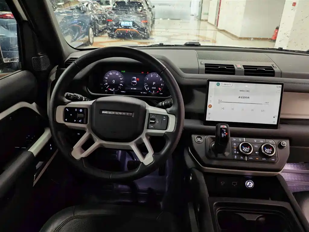 Land Rover Defender 2024 90 2.0T P300 S фото 13