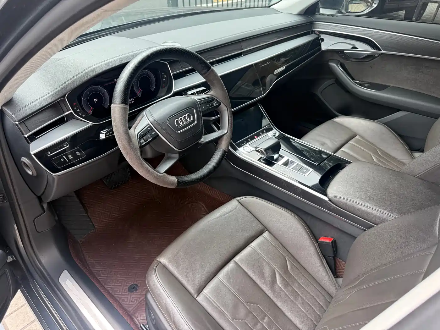 Фото 7 - Audi A8