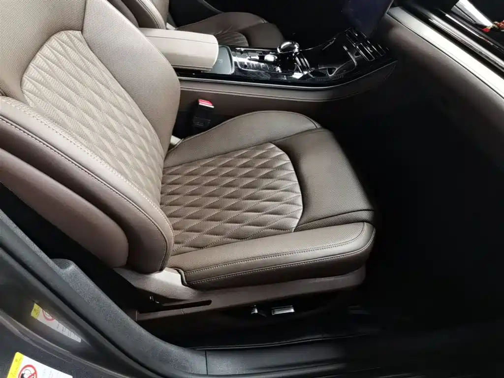 BYD Han 2022 DM-i 121KM Premium фото 25