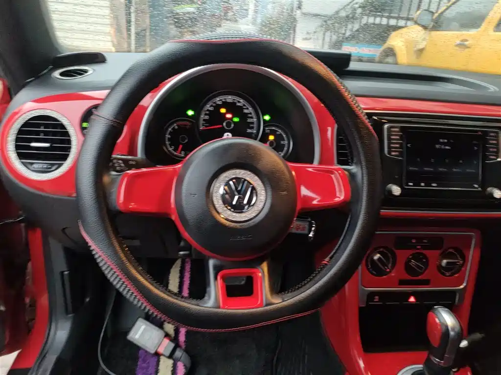 Volkswagen Beetle 2017 180TSI Enjoy фото 3