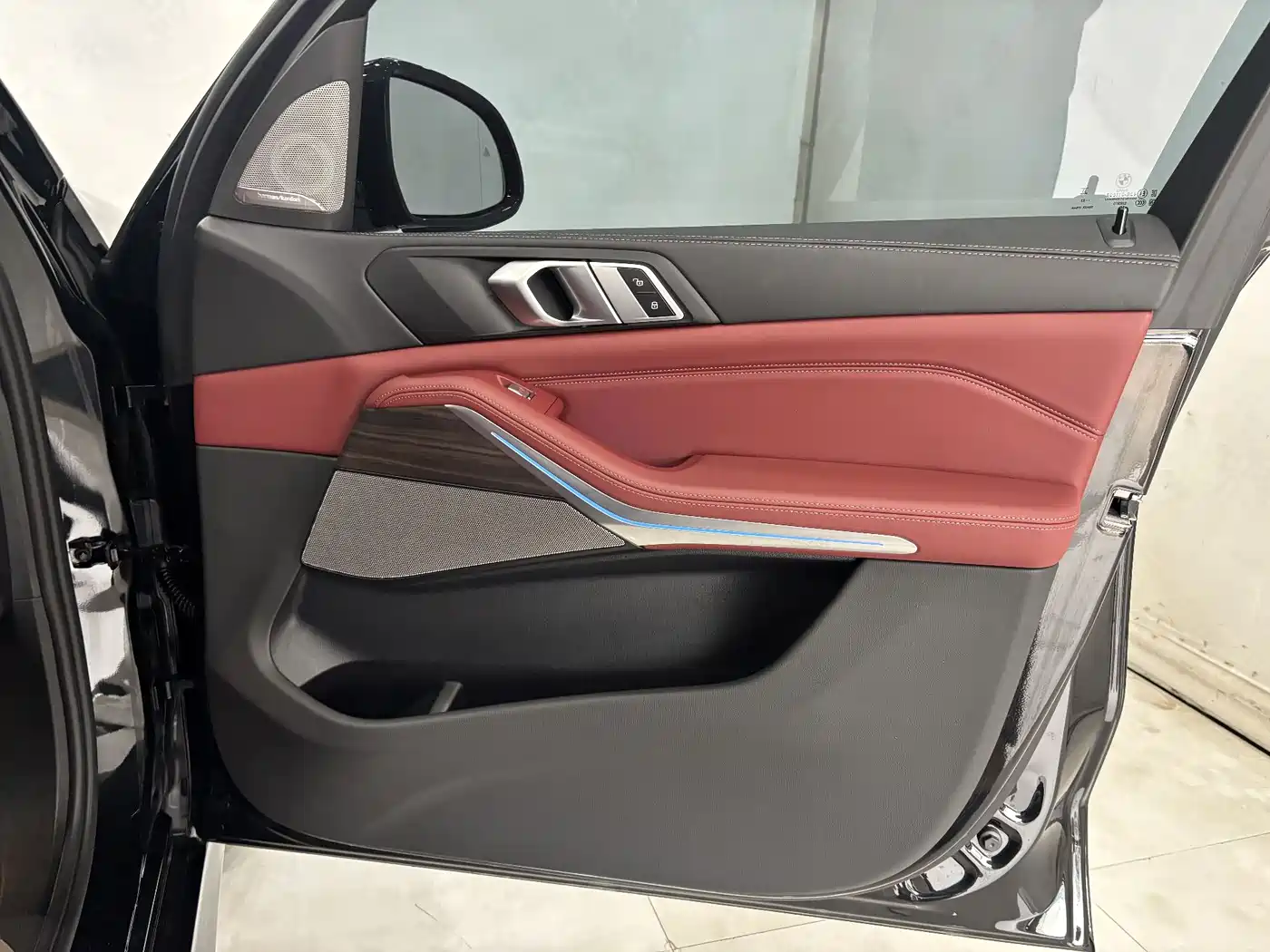 BMW X5 2025 Model xDrive 40Li M Sport Blackout Package фото 27