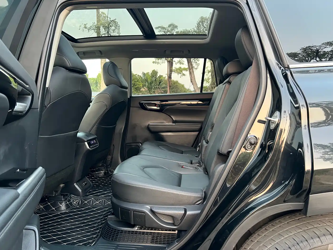 Toyota Highlander 2022 Dual Engine 2.5L 2WD Premium 7-Seater фото 15
