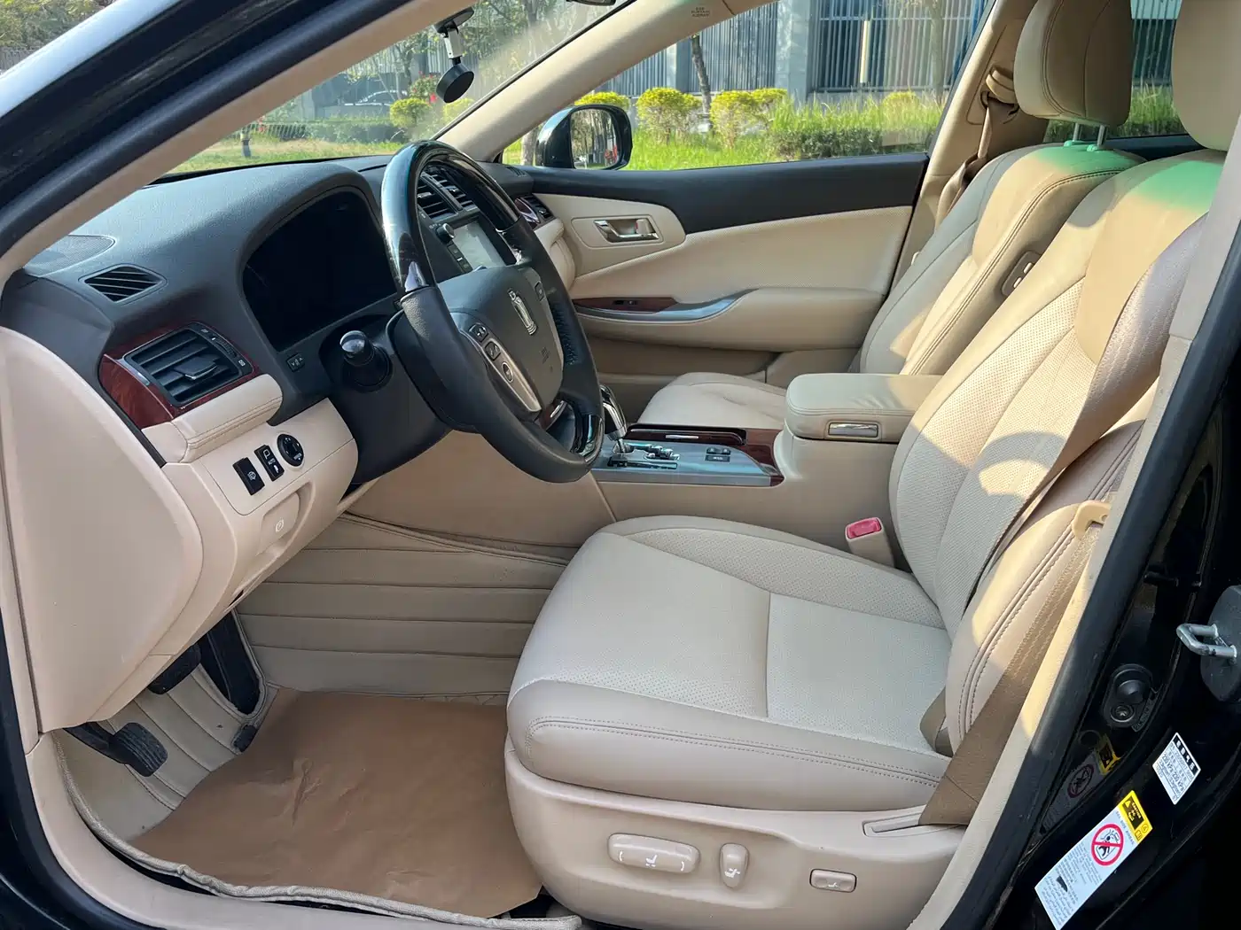 Toyota Crown 2012 2.5L Royal Leather Edition фото 8