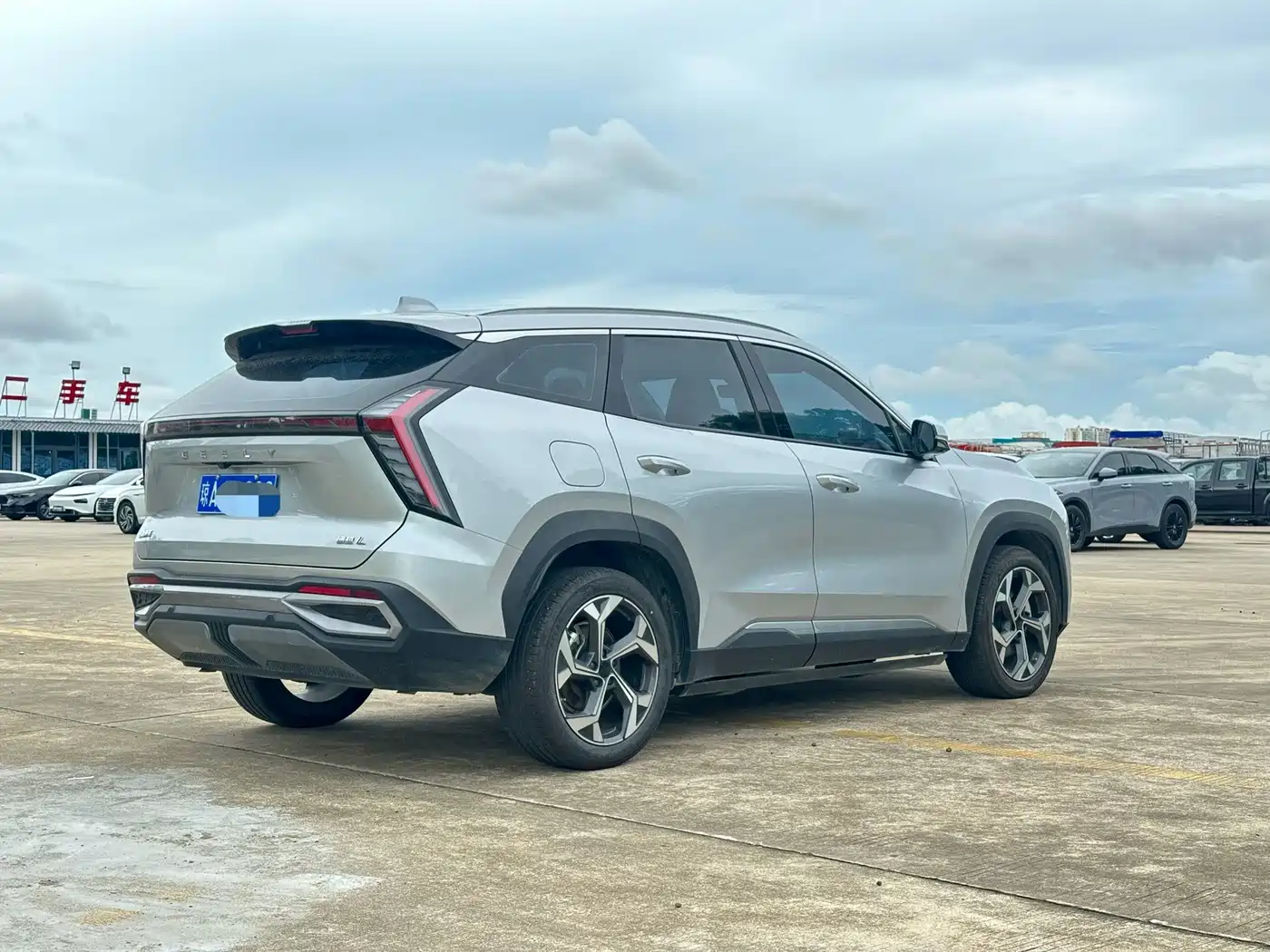 Фото 7 - Geely Boyue L