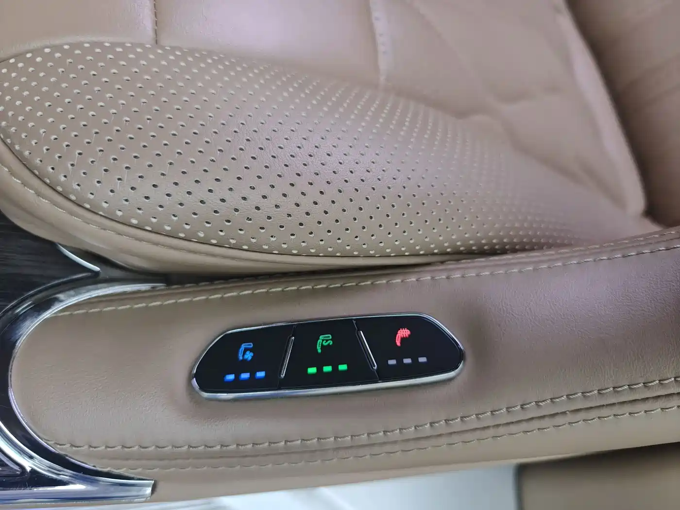 Photo 14 - Buick GL8