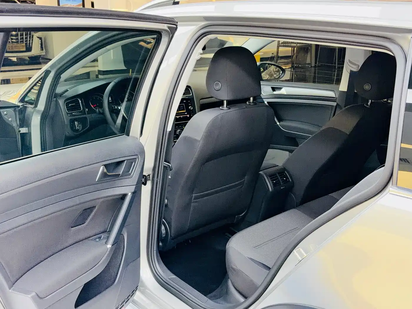Volkswagen Golf (Import) 2019 1.8TSI Wagon фото 7