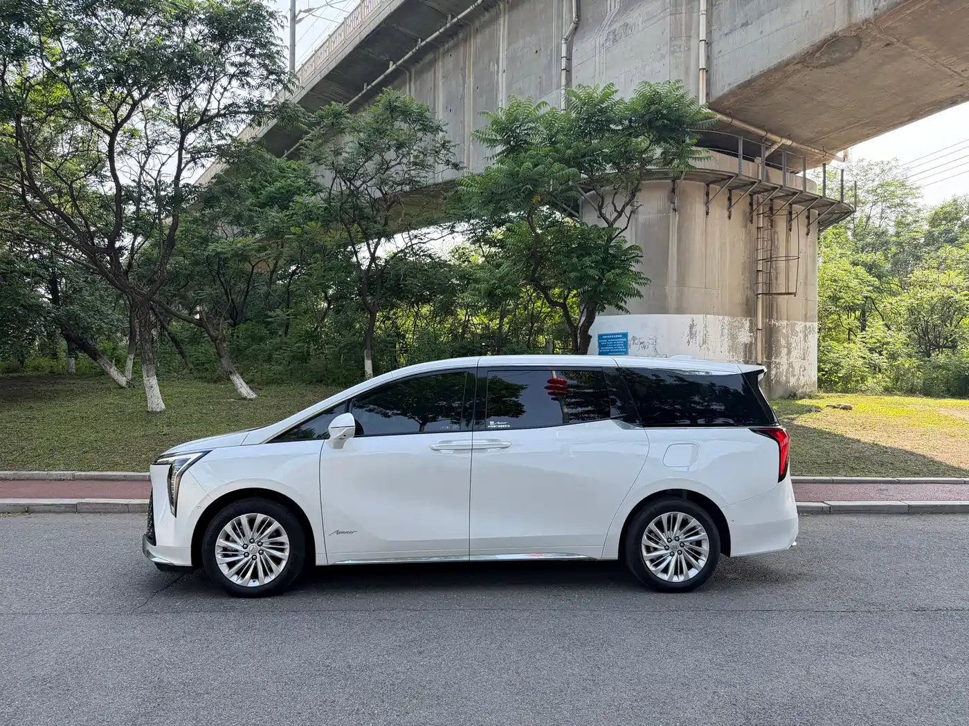 Buick Century 2023 2.0T 7-Seater World Edition фото 3