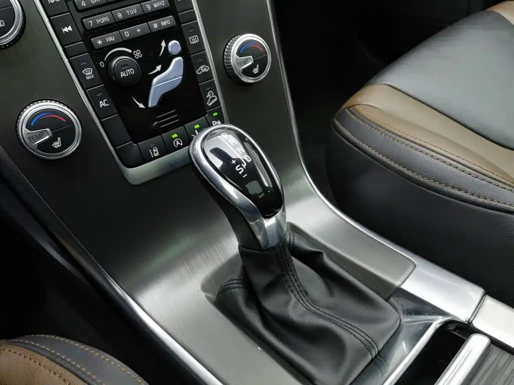 Фото 13 - Volvo XC60