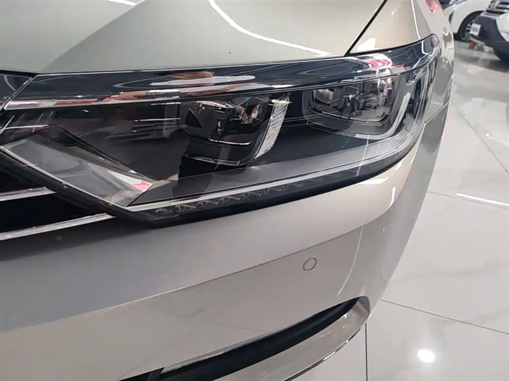 Volkswagen Magotan 2017 330TSI DSG Luxury фото 24