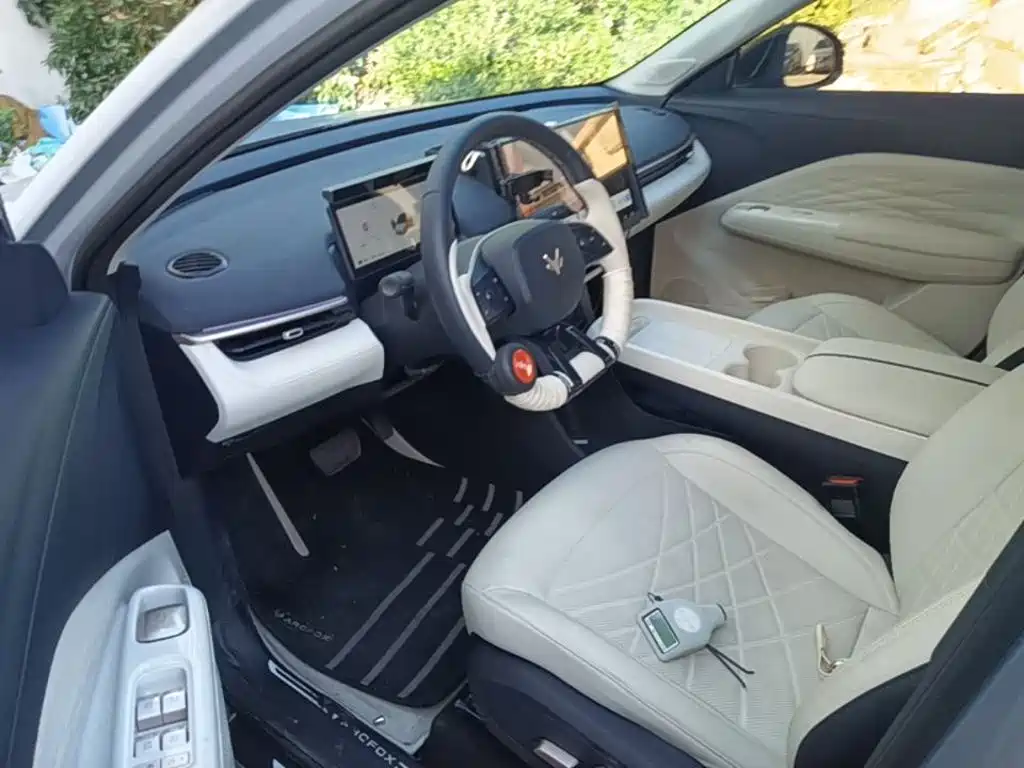 ARCFOX T1 2025 2025 425 Mid-range Version