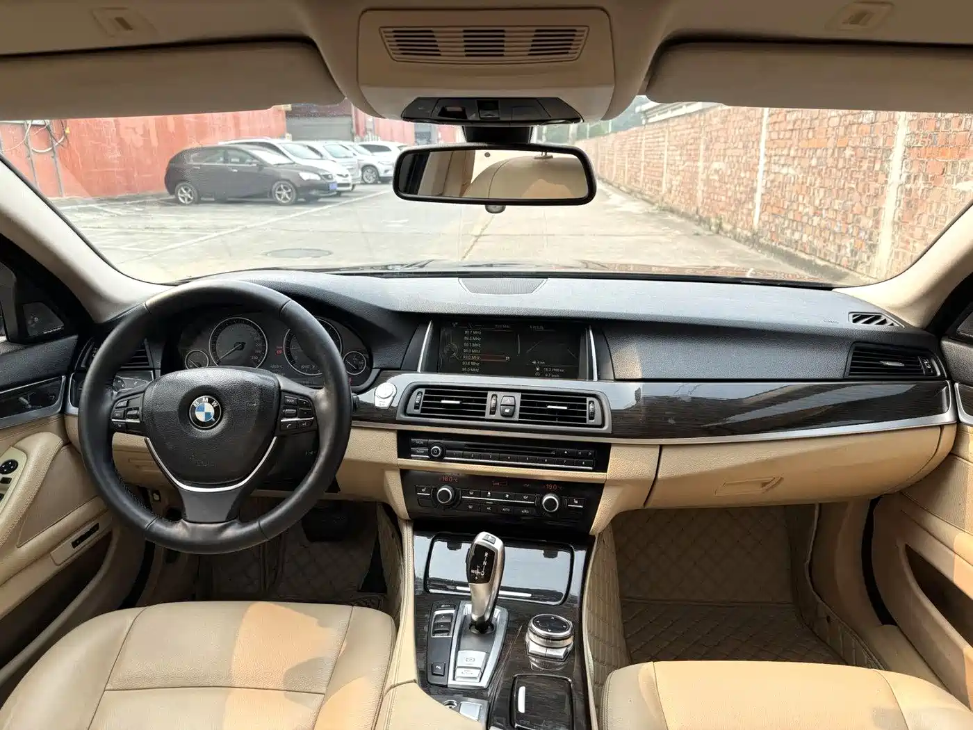 BMW 5 Series 2014 525Li Luxury Design Package фото 10