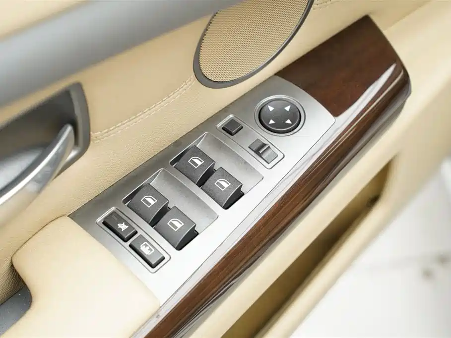 BMW 7 Series 2008 Model 730Li Leading фото 26