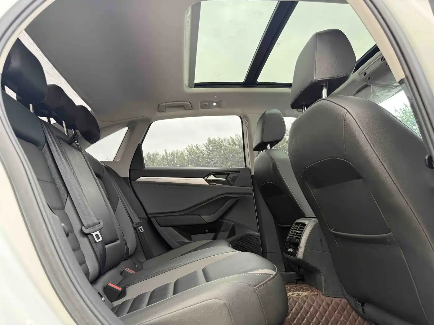 Volkswagen Sagitar 2022 280TSI DSG Surpassing Edition фото 11