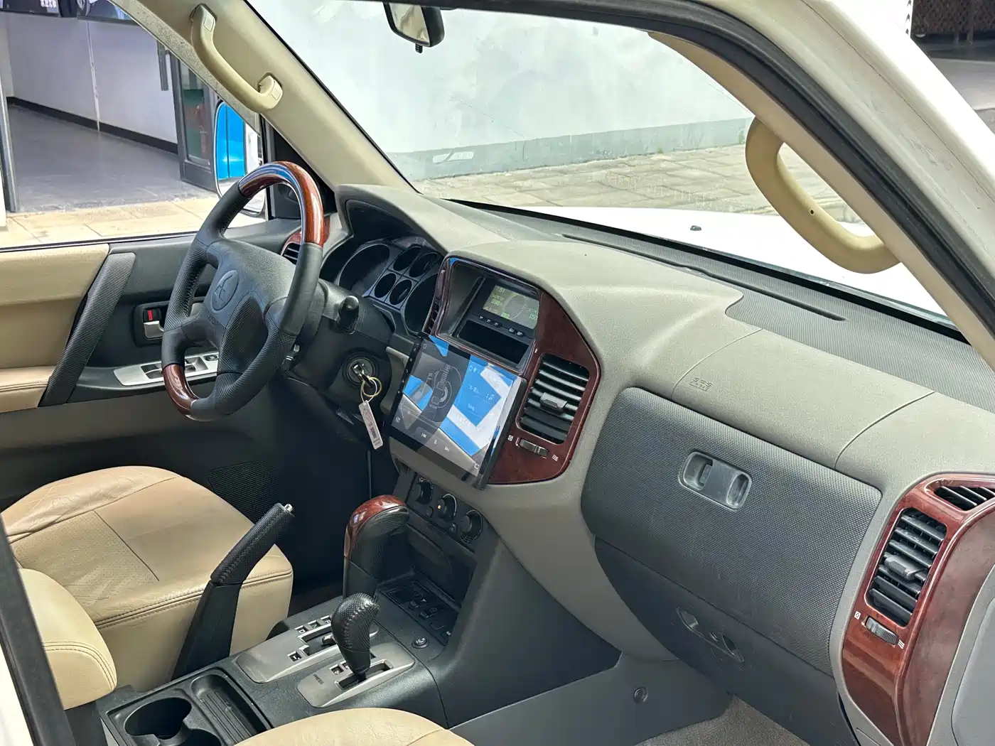 Mitsubishi Pajero 2006 Model 3.0L AT GLS фото 7