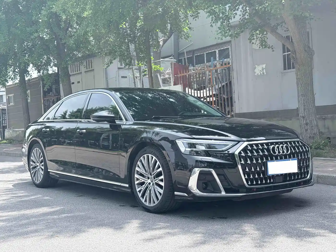 Фото 2 - Audi A8