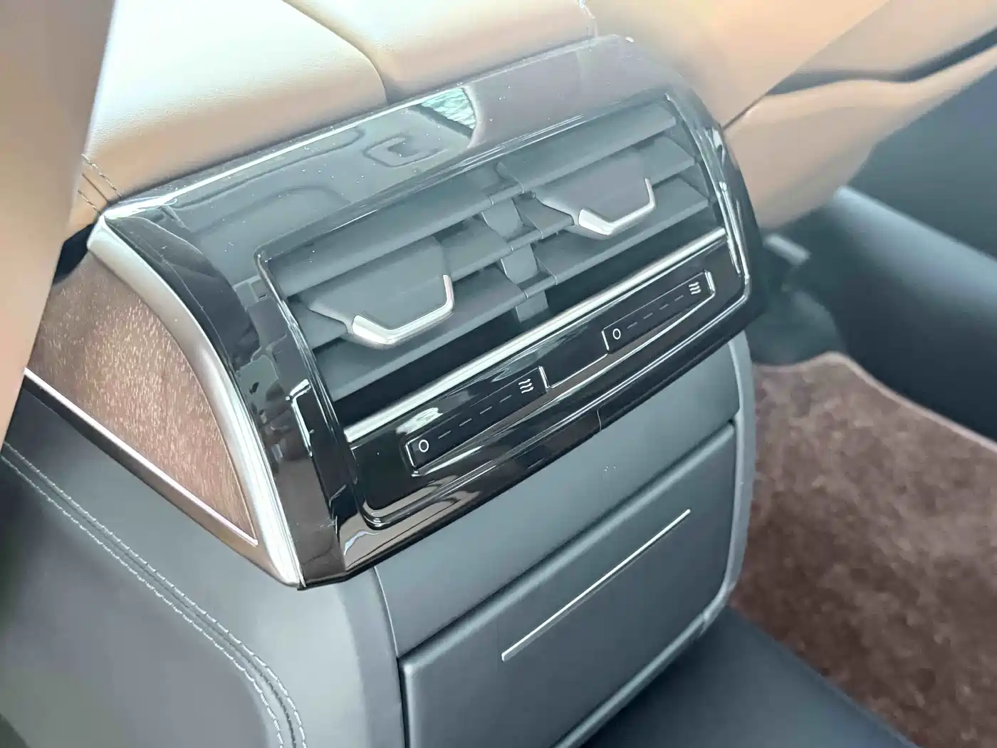 Фото 11 - Audi A8