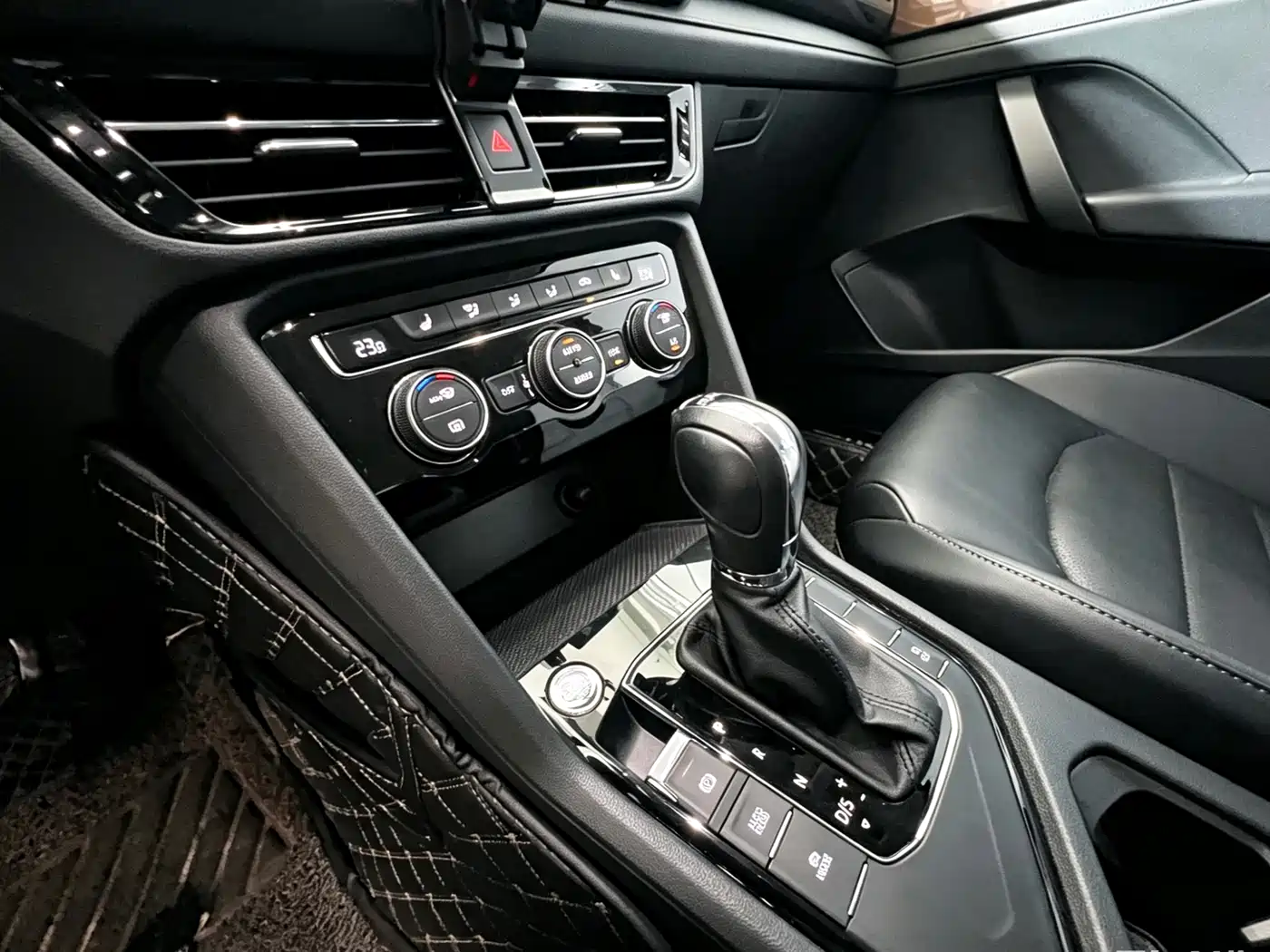 Volkswagen Tharu 2020 330TSI 4WD Luxury Edition China VI фото 22