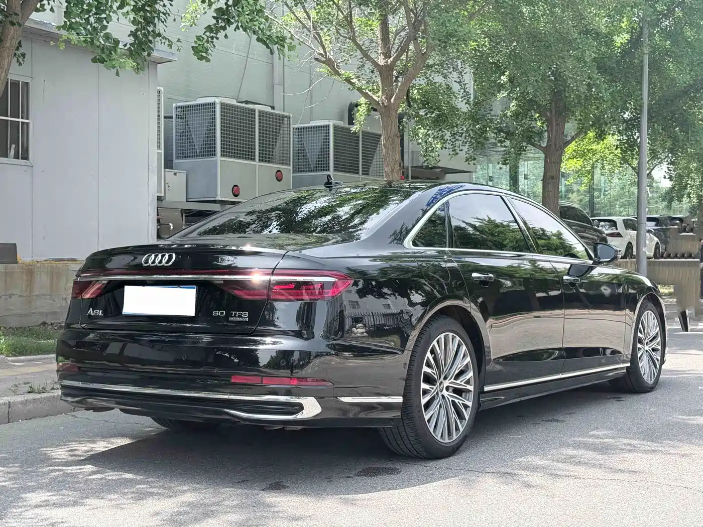 Фото 23 - Audi A8