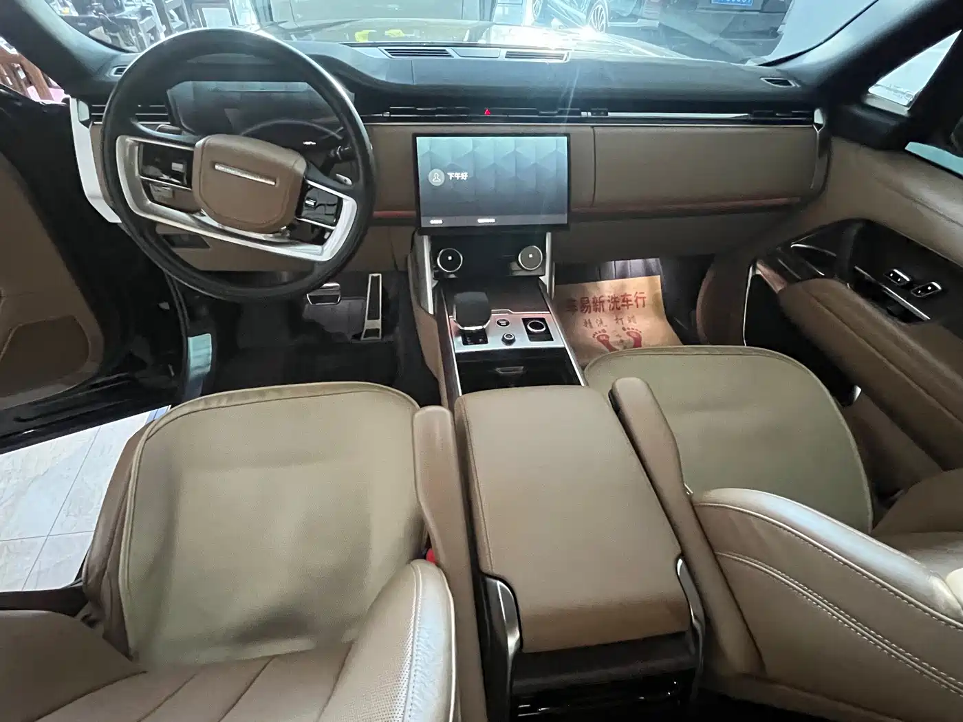 Land Rover Range Rover 2023 3.0 L6 400PS Golden Age 7-Seater Long Wheelbase фото 5