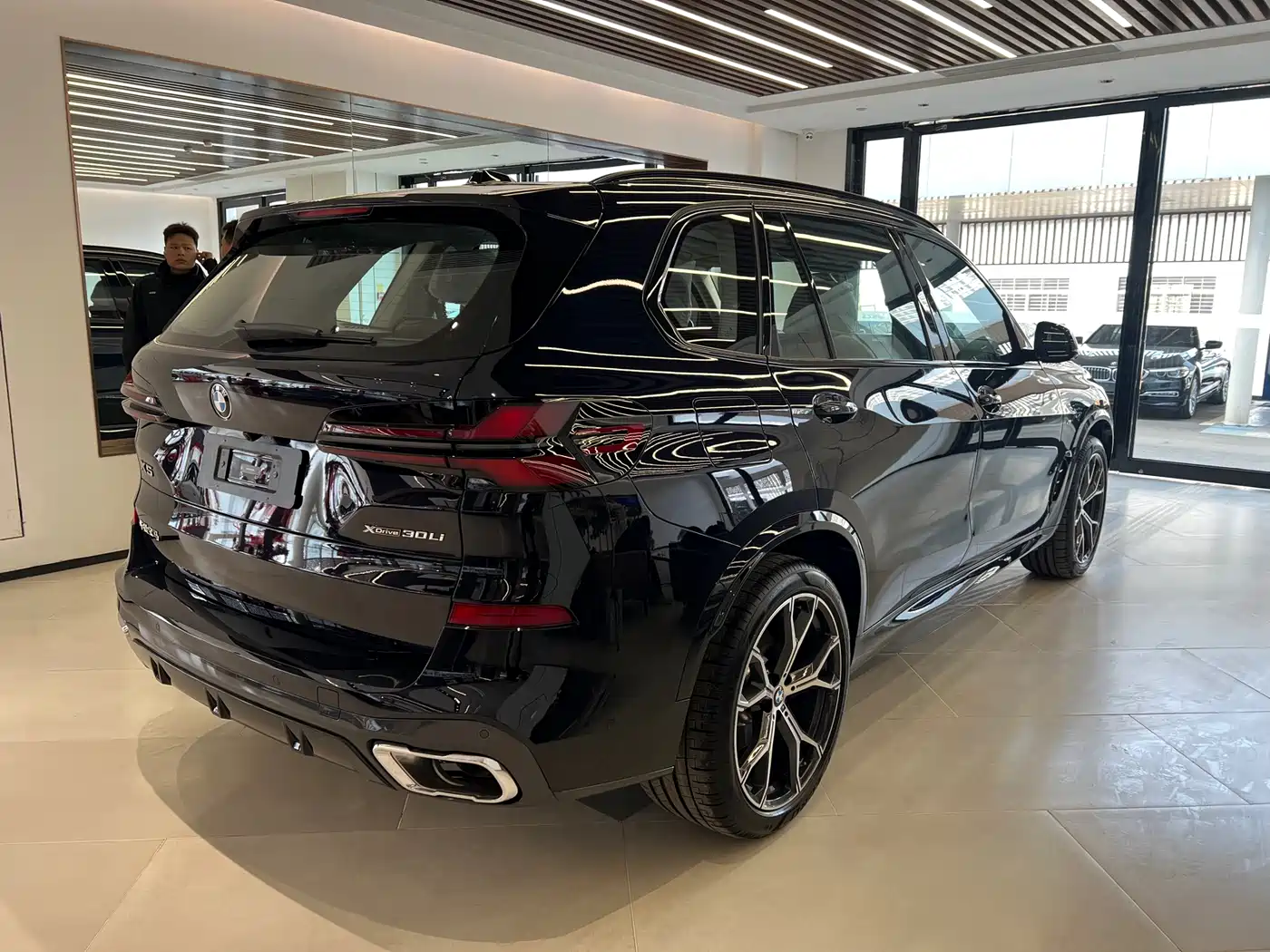 BMW X5 2025 Model xDrive 30Li Exclusive M Sport Blackout Package фото 6