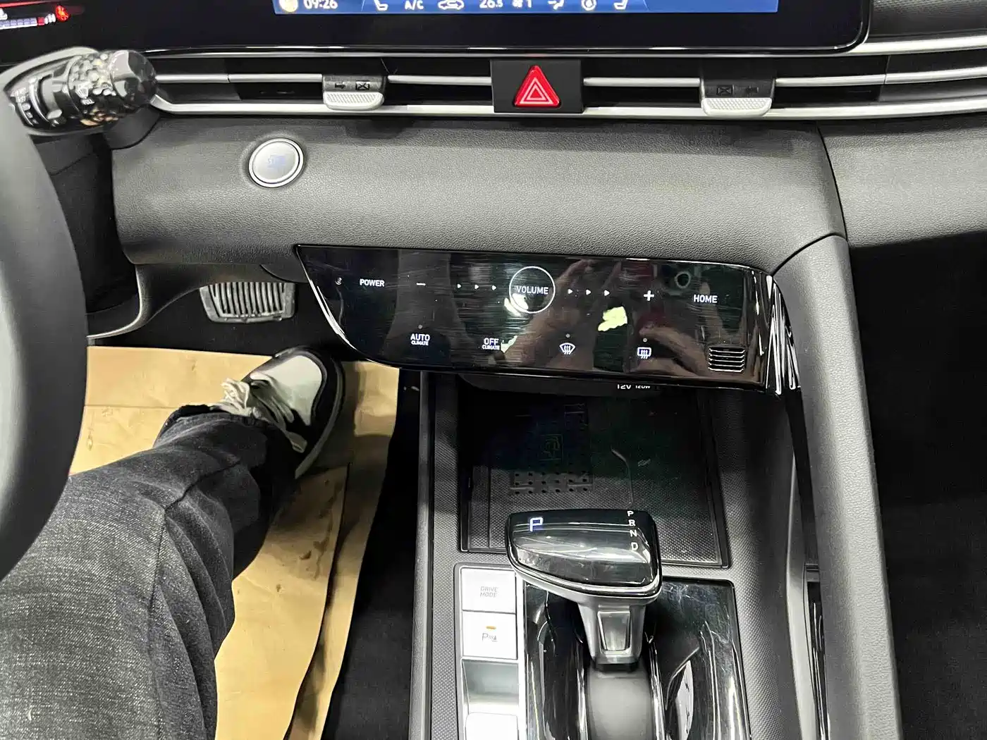 Hyundai Elantra 2022 1.5L CVT LUX Premium Edition фото 10