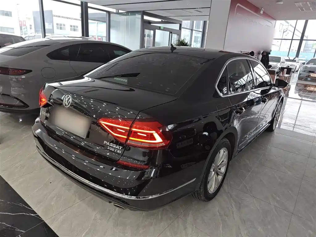Volkswagen Passat 2017 330TSI DSG Prestige фото 6