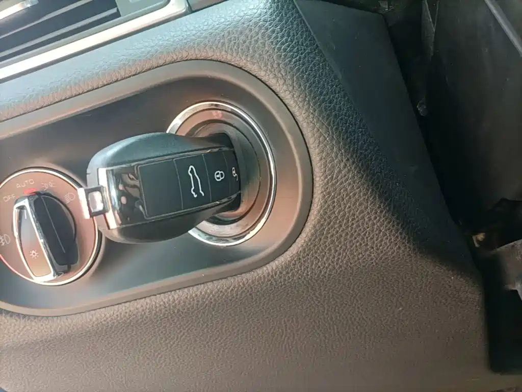 Photo 17 - Porsche Macan