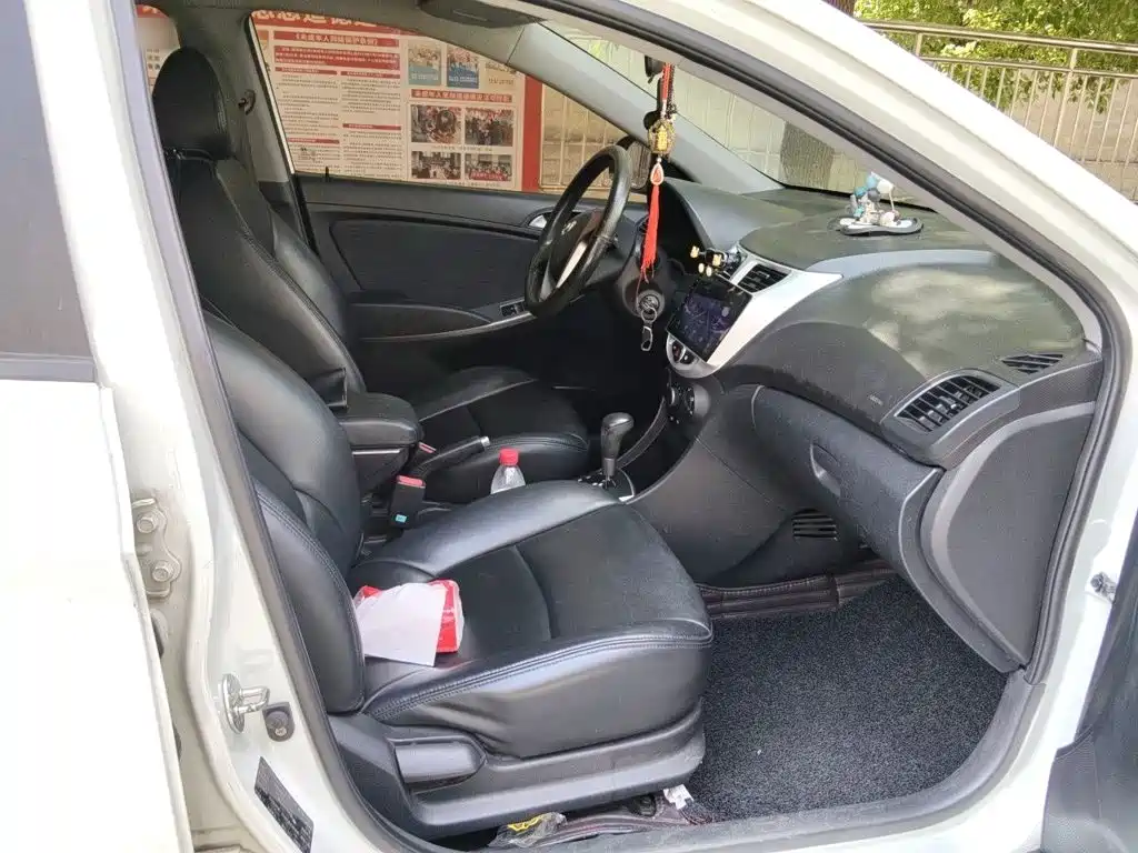 Hyundai Reina 2016 2014 Model 1.4L Automatic GLX