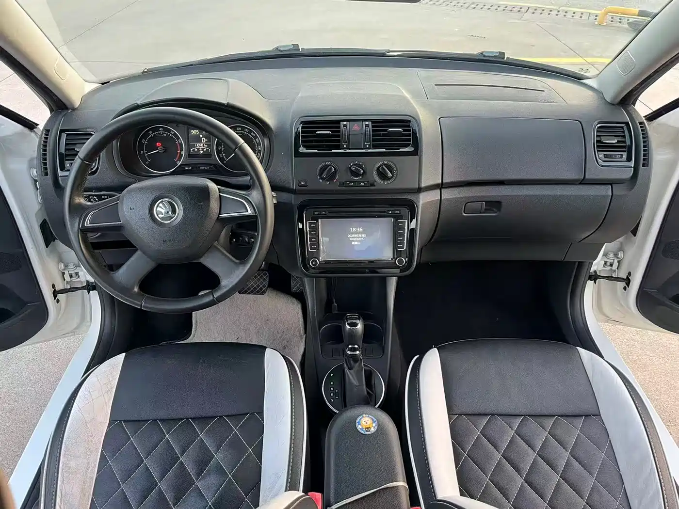 Škoda Fabia 2014 1.6L Automatic Sport Edition фото 6