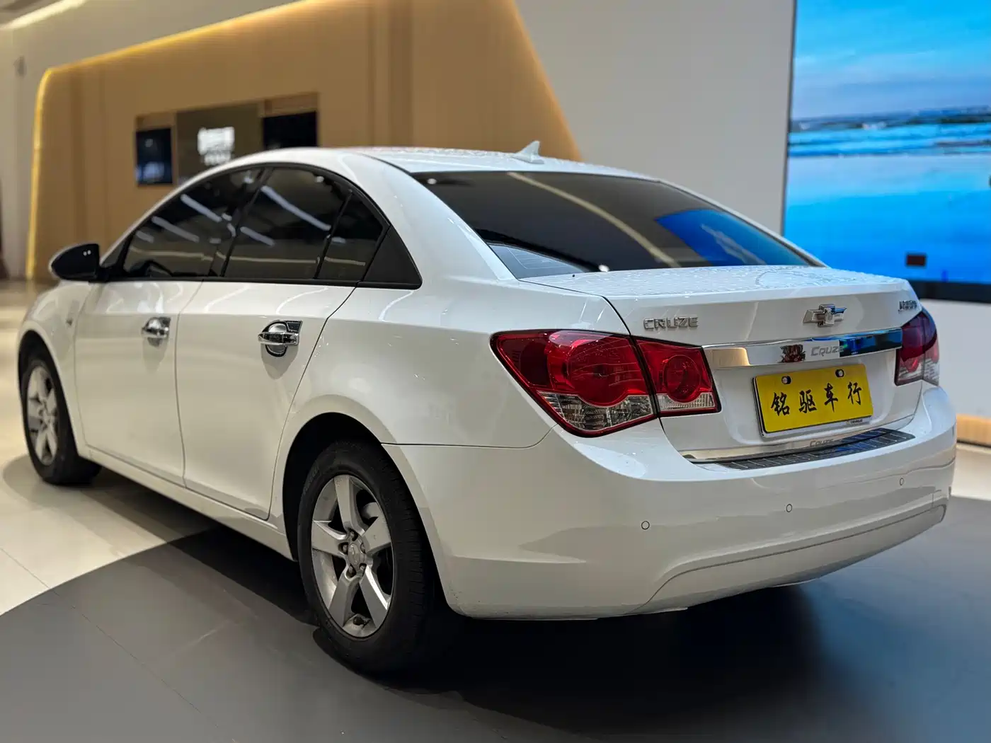 Chevrolet Cruze 2013 Model 1.8L SE AT фото 4