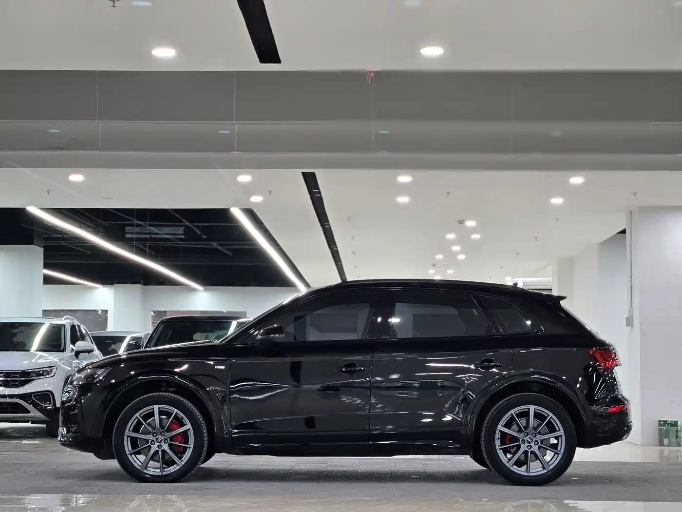 Audi Q5L 2022 40T Luxury Dynamic фото 4