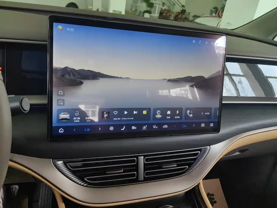 Denza D9 2023 2022 DM-i 970 AWD Flagship