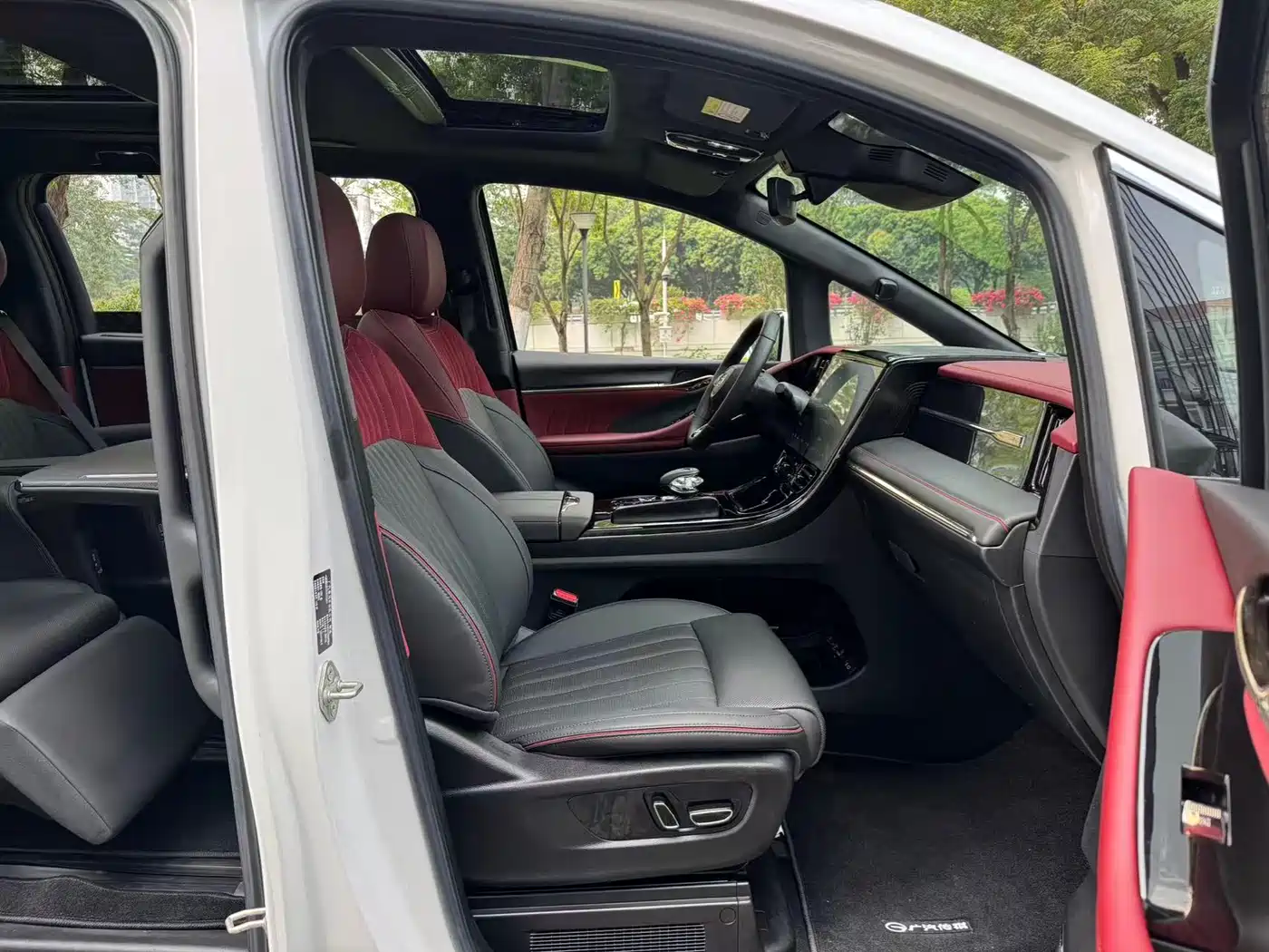 GAC Trumpchi Trumpchi M8 2024 Patriarch Series Twin Engine Flagship Edition фото 6