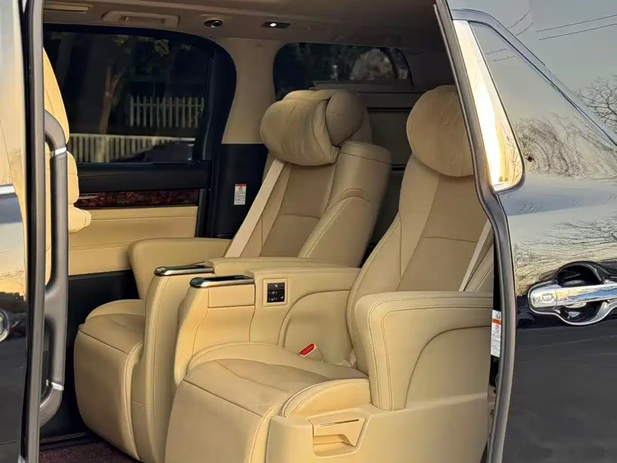 Toyota Alphard 2021 Hybrid 2.5L Luxury фото 6