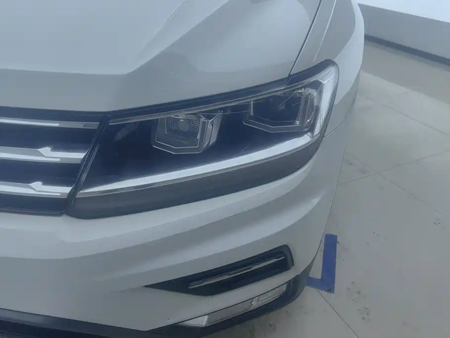 Photo 5 - Volkswagen Tiguan L