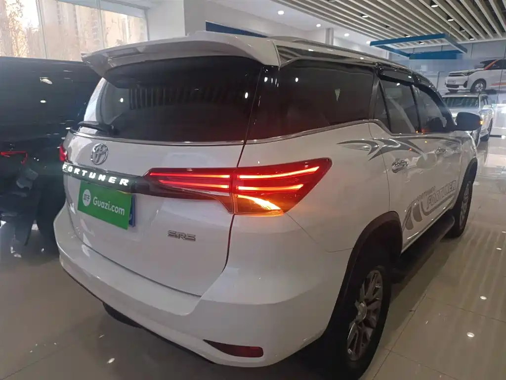 Toyota Fortuner 2016 2.7L Middle East Edition фото 7