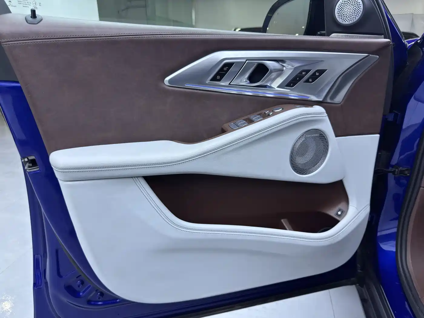 BMW XM 2023 Model Base фото 20