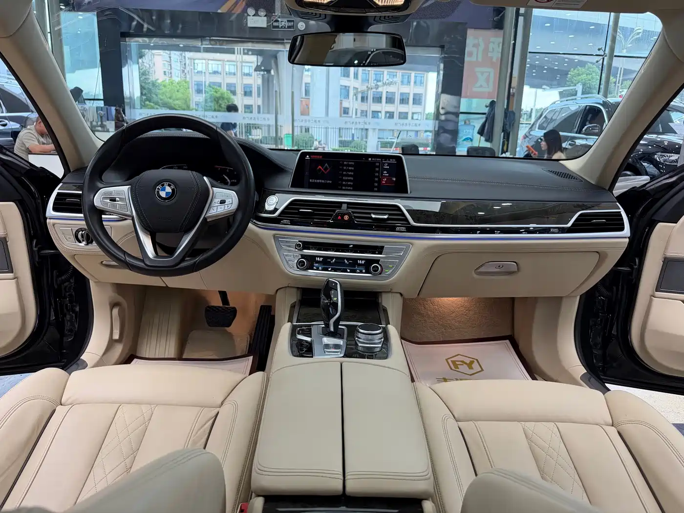 BMW 7 Series, миниатюра 13
