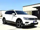 Photo 3 - Volkswagen Tiguan L