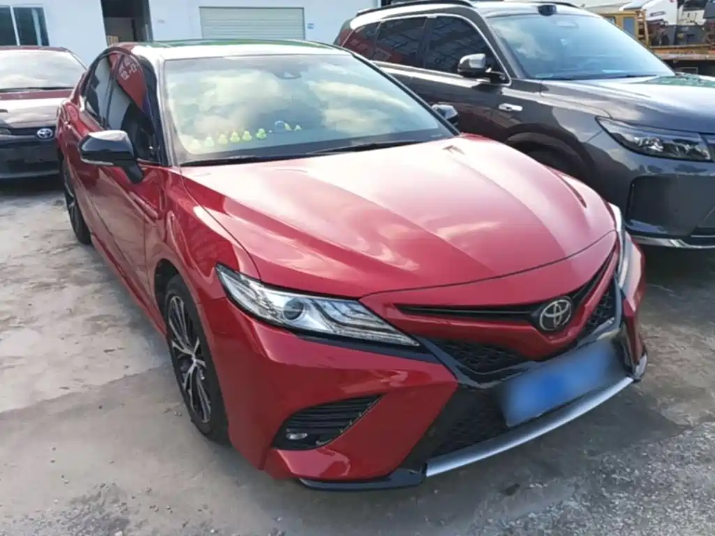 Фото 4 - Toyota Camry