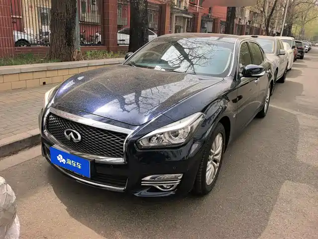 INFINITI Q70