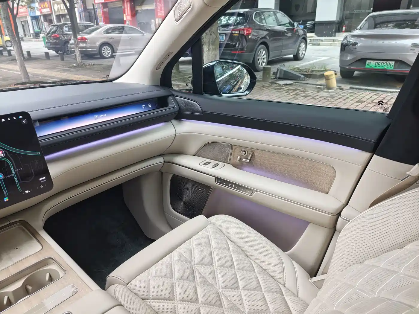 NIO ES8 2026 2025 Model 6-Seat Executive Luxury Edition